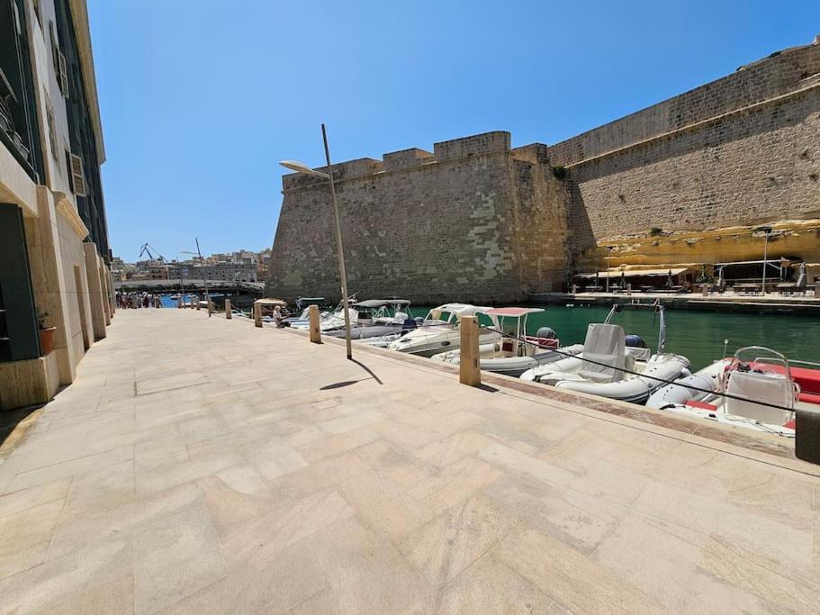 Unique Apartment And Location Биргу Экстерьер фото