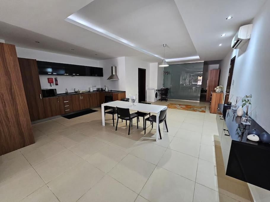 Unique Apartment And Location Биргу Экстерьер фото